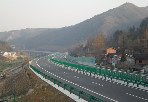 18、陜西省 十堰至天水聯(lián)絡(luò)線陜西境安康至漢中公路工程